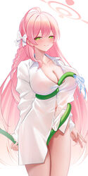  ahoge blue_archive blush braid breasts closed_mouth commentary cowboy_shot female green_eyes hair_between_eyes half-closed_eyes halo hanako_(blue_archive) hanako_(swimsuit)_(blue_archive) highres hose large_breasts liu_liaoliao long_hair long_sleeves official_alternate_costume pink_hair pink_halo shirt simple_background single_braid smile solo water white_background white_shirt 