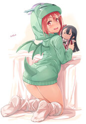  absurdres animal_hood bed character_doll commentary_request dragon_tail dragon_wings fake_tail female flower from_behind green_hoodie hair_flower hair_ornament hairclip highres hood hoodie kneehighs koori_chikage long_sleeves looking_at_viewer looking_back michairu nogi_wakaba_wa_yuusha_de_aru red_eyes red_hair short_sleeves socks tail takashima_yuuna thighs white_background white_legwear wings yuusha_de_aru 