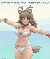  alternate_costume animal_ears antlers bare_shoulders bell bikini blush bow breasts brown_collar brown_hair collar cowboy_shot deer_ears deer_tail extra_ears female green_bow green_eyes hairbow heterochromia horns kemono_friends long_hair looking_at_viewer midriff multicolored_hair navel neck_bell nyororiso_(muyaa) ocean red_bow red_eyes reindeer_(kemono_friends) reindeer_antlers reindeer_girl smile solo swimsuit tail translation_request twintails white_bikini wristband 