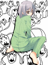  barefoot dna_(artist) feet female long_sleeves nagato_yuki okaasan_to_issho pajamas solo spoo suzumiya_haruhi_no_yuuutsu 