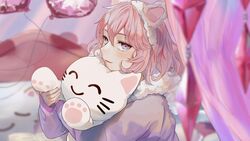  animal_ears bedroom blush cat_ears fake_animal_ears female highres indie_utaite long_sleeves looking_at_viewer mebuki_(moon_angel_4) nqrse nqrse_no_neko pink_eyes pink_hair smile solo stuffed_animal stuffed_toy upper_body utaite 