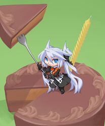  blue_eyes cake cake_slice candle female food fork gauntlets green_background highres long_hair looking_at_viewer mini_person minigirl mof mof&#039;s_silver_haired_twintailed_girl open_mouth original pastry silver_hair simple_background solo standing twintails very_long_hair 