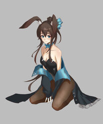  absurdres amiya_(arknights) animal_ear_fluff animal_ears arknights bare_shoulders between_legs black_leotard blue_bow blue_bowtie blue_choker blue_eyes blush bow bowtie breasts brown_hair brown_pantyhose choker cleavage closed_mouth cola-alter collarbone female full_body grey_background hair_between_eyes hand_between_legs high_ponytail highres kneeling leotard long_hair medium_breasts pantyhose rabbit_ears shiny_skin sidelocks solo strapless strapless_leotard very_long_hair 