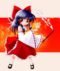  ascot bow commentary_request detached_sleeves female hair_tubes hairbow hakurei_reimu highres long_hair photoshop_(medium) red_bow red_eyes smile solo touhou yume_shokunin 