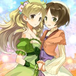  2girls atelier_(series) atelier_ayesha ayesha_altugle bare_shoulders blonde_hair blush bow brown_hair buntan commentary_request dress green_eyes holding_hands interlocked_fingers long_hair looking_at_viewer multiple_girls nio_altugle off-shoulder_dress off_shoulder short_hair siblings sisters smile waist_bow yellow_eyes 