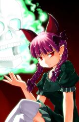  alternate_hair_color animal_ears bow braid cat_ears commentary_request crossed_legs dress extra_ears female ghost green_dress hairbow horikawakyo kaenbyou_rin light_smile looking_at_viewer open_hand pointy_ears purple_hair red_background red_eyes short_hair sitting skull solo thighhighs touhou twin_braids twintails white_thighhighs 