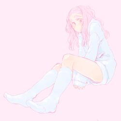  blush chibikko_(morihito) commentary_request feet female kneehighs long_hair morihito no_shoes original pink_background pink_eyes pink_hair simple_background sleeves_past_wrists socks solo thick_eyebrows thighs 