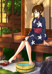  akizuki_ritsuko antenna_hair architecture barefoot brown_eyes brown_hair bucket bucket_of_water commentary_request east_asian_architecture female folded_ponytail glasses hair_ornament hair_stick highres idolmaster idolmaster_(classic) japanese_clothes kimono sandals sitting soaking_feet solo toe_scrunch unworn_sandals water yotuba_mokoh_(benzenex) 