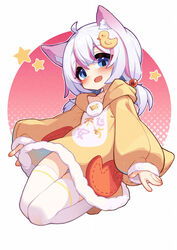  ahoge animal_ear_fluff animal_ears blue_eyes blush cat_ears cat_girl chinese_commentary collarbone commentary_request double-parted_bangs female full_body highres hood hoodie kneeling kotoba_(1074421015) long_hair long_sleeves looking_at_viewer multicolored_hair open_mouth original pink_hair polka_dot polka_dot_background puffy_sleeves red_background short_twintails smile solo star_(symbol) streaked_hair thighhighs twintails white_background white_hair white_thighhighs yellow_hoodie 