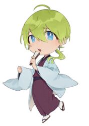  1boy :o absurdres arata_(user_jjxc7843) blue_eyes blue_jacket blush chibi full_body hand_fan highres holding holding_fan jacket japanese_clothes kimono looking_at_viewer low_ponytail male_focus nijisanji open_mouth purple_kimono sandals shibuya_hajime shibuya_hajime_(4th_costume) solo virtual_youtuber white_background 