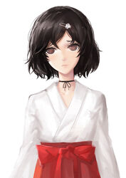  1boy black_choker black_hair bob_cut bow brown_eyes choker closed_mouth commentary expressionless hair_ornament hairclip hakama highres japanese_clothes kimono kincora looking_at_viewer male_focus miko otoko_no_ko red_bow red_hakama ribbon_choker short_hair simple_background skull_hair_ornament solo standing steins;gate straight-on upper_body urushibara_ruka white_background white_kimono 