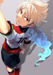  1boy armband blue_hair commentary_request from_behind hakuryuu_(inazuma_eleven) inazuma_eleven_(series) inazuma_eleven_go inazuma_eleven_go_galaxy long_hair looking_back male_focus multicolored_hair ponytail red_eyes resistance_japan soccer_uniform solo sportswear standing two-tone_hair yanyo_(ogino_atsuki) 