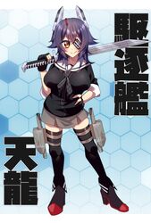  aged_down black_gloves black_sweater black_thighhighs blue_background breasts character_name checkered_neckerchief commentary_request contrapposto eyepatch female gloves grey_skirt grin hand_on_own_hip headgear highres honeycomb_(pattern) honeycomb_background kantai_collection large_breasts looking_at_viewer neckerchief partially_fingerless_gloves purple_hair sailor_collar school_uniform serafuku short_hair skirt smile solo sweater tenryuu_(kancolle) thighhighs translation_request white_sailor_collar yellow_eyes yuudadou 