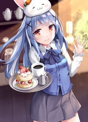  alternate_costume black_skirt blue_bow blue_bowtie blue_hair blue_vest blurry blurry_background blush bow bowtie breasts carrot coffee coffee_mug collared_shirt commentary_request cosplay cowboy_shot cream creature_on_head cup depth_of_field don-chan_(usada_pekora) female food fruit gochuumon_wa_usagi_desu_ka? hair_ornament hands_up highres holding holding_tray hololive indoors kafuu_chino kafuu_chino_(cosplay) long_hair long_sleeves looking_at_viewer medium_breasts miniskirt mogmog mug multicolored_hair parted_lips plate pleated_skirt rabbit_house_uniform red_eyes saucer shirt short_eyebrows skirt smile solo standing strawberry streaked_hair thick_eyebrows tray usada_pekora vest virtual_youtuber white_hair white_shirt x_hair_ornament 