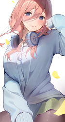  black_pantyhose blue_cardigan blue_eyes blue_sweater blush breasts brown_hair cardigan female go-toubun_no_hanayome green_skirt hair_between_eyes headphones headphones_around_neck inushima large_breasts long_sleeves looking_at_viewer nakano_miku pantyhose simple_background skirt smile solo sweater 