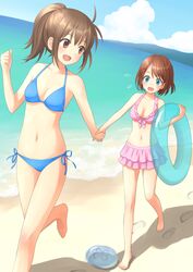  2girls bare_arms bare_shoulders barefoot beach bikini blue_eyes brown_hair cloud collarbone commentary_request day dutch_angle holding_hands horizon innertube kuro_(chrono) looking_at_another multiple_girls navel ocean original outdoors ponytail red_eyes short_hair skirt sky swim_ring swimsuit water 