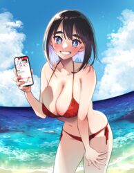  bikini blue_sky blush breasts cellphone cleavage clenched_teeth cloud colored_inner_hair commentary day female halterneck hand_on_own_thigh highres holding holding_phone karasuma_yayoi large_breasts mole mole_under_eye multicolored_hair navel ocean original outdoors phone pink_hair red_bikini side-tie_bikini_bottom sky smile solo standing string_bikini swimsuit teeth 