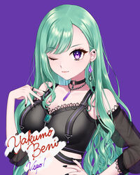  black_choker black_nails breasts character_name choker cleavage detached_sleeves earrings female green_hair hair_behind_ear hand_on_own_hip highres jewelry long_hair looking_at_viewer medium_breasts mole mole_on_breast nail_polish necklace one_eye_closed purple_background purple_eyes riko_chiyua ring smile solo virtual_youtuber vspo! yakumo_beni yakumo_beni_(1st_costume) 