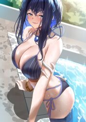  absurdres ass bikini black_hair blue_eyes blue_hair blush breasts fangs female highres hololive hololive_english huge_breasts large_breasts looking_at_viewer ouro_kronii partially_submerged pool poolside redi_(rasec_asdjh) short_hair smile solo swimsuit virtual_youtuber wet 