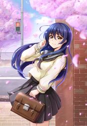  arm_up bag blue_hair ca_ba_ya_ki cherry_blossoms commentary_request female hair_between_eyes highres holding holding_bag long_hair long_sleeves looking_at_viewer love_live! love_live!_school_idol_project neckerchief outdoors petals sailor_collar school_uniform serafuku solo sonoda_umi wind yellow_eyes 