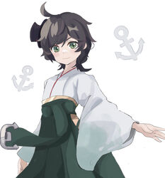  ahoge anchor anchor_symbol bad_id bad_twitter_id black_hair cowboy_shot female green_eyes green_hakama hakama hakama_skirt hat highres japanese_clothes kantai_collection kimono matsukaze_(kancolle) meiji_schoolgirl_uniform mini_hat mini_top_hat short_hair simple_background skirt solo swept_bangs top_hat umi_owl wavy_hair white_background white_kimono 