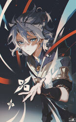  1boy albedo_(genshin_impact) bishounen blue_eyes closed_mouth coat genshin_impact gloves grey_hair hair_between_eyes highres hood hood_down hooded_coat male_focus open_hand scar scar_on_neck short_sleeves simple_background solo ueauwa upper_body white_coat 