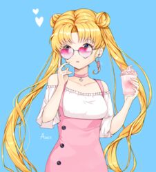  amick_(americanomix) bad_id bad_pixiv_id bishoujo_senshi_sailor_moon blonde_hair blue_background blue_eyes blush casual choker collarbone cup disposable_cup double_bun drinking_straw earrings female frilled_shirt frills hair_bun hands_up heart heart-shaped_eyewear holding holding_cup jewelry long_hair looking_at_viewer parted_bangs parted_lips pink_choker shirt short_sleeves sidelocks smoothie solo sunglasses tsukino_usagi twintails upper_body very_long_hair white_shirt 