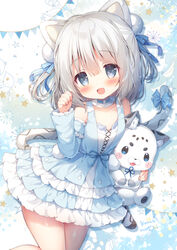  animal_ears bare_shoulders blue_background blue_bow blue_dress blue_eyes blue_ribbon blue_skirt blush bow commentary_request cowboy_shot detached_collar detached_sleeves dress female grey_hair hair_ribbon holding holding_stuffed_toy kohaku_nene la_peche_party layered_skirt leopard_ears leopard_girl leopard_tail looking_at_viewer momozu_komamochi open_mouth paw_pose ribbon short_hair signature skirt smile solo string_of_flags stuffed_animal stuffed_leopard stuffed_toy tail tail_bow tail_ornament thighs virtual_youtuber white_background white_skirt 