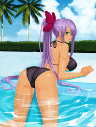  ass bikini black_bikini border_break borrowed_character bow breasts cloud commentary_request damegane dark-skinned_female dark_skin day female green_eyes hairbow highres kong_(kumabukuro) large_breasts lips looking_at_viewer looking_back outdoors palm_tree parted_lips personification photoshop_(medium) ponytail pool solo swimsuit tree water 