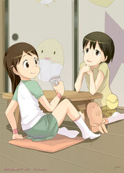  2girls aisha_callaaisha brown_eyes brown_hair commentary_request dennou_coil elbows_on_table glasses hashimoto_fumie indoors multiple_girls okonogi_yuuko oyaji_(dennou_coil) photoshop_(medium) pouch raglan_sleeves short_hair sitting socks watermark white_legwear wristband 