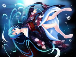  air_bubble bare_legs barefoot black_kimono blue_eyes blue_hair bubble commentary_request feet female floating_hair hatsune_miku japanese_clothes kimono long_hair open_mouth photoshop_(medium) setona_(daice) solo twintails underwater vocaloid water 