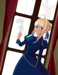  1boy ahoge artoria_pendragon_(fate) black_hair blonde_hair chibi commentary_request dress dutch_angle emiya_kiritsugu fate/zero fate_(series) female green_eyes hair_ribbon hand_on_window hanged highres looking_at_viewer nono_(noppodesu) ribbon saber_(fate) smile snow window 