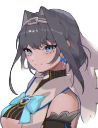  bare_shoulders blue_eyes blue_ribbon breasts closed_mouth clothing_cutout commentary detached_sleeves english_commentary female from_side grey_hair hair_intakes highres hololive hololive_english large_breasts looking_at_viewer neck_ribbon ouro_kronii ribbon ribbon_earrings rima_(0136) short_hair simple_background smile solo underboob underboob_cutout upper_body virtual_youtuber white_background 