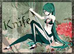  arm_support commentary_request copyright_name female green_eyes green_hair hair_over_one_eye hatsune_miku high_heels katana knife_(vocaloid) laika long_hair midriff moonlight_butterfly_(module) navel ponytail project_diva_(series) sarashi shoes sitting solo sword very_long_hair vocaloid weapon zoom_layer 