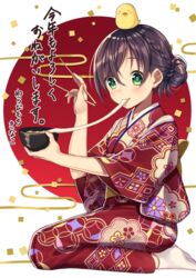  absurdres animal animal_on_head bird bird_on_head brown_hair chick chinese_zodiac chopsticks commentary_request female food green_eyes highres japanese_clothes kimono mochi new_year on_head original partial_commentary short_hair wagashi warabimochi_kinako year_of_the_rooster 