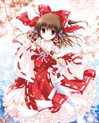  adapted_costume ascot bow brown_eyes brown_hair cherry_blossoms commentary_request detached_sleeves female flower gohei hair_tubes hairbow hakurei_reimu red_bow ribbon-trimmed_clothes ribbon-trimmed_sleeves ribbon_trim short_hair smile solo touhou white-brown 