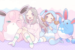  2girls ;) alternate_costume antenna_hair azumarill bad_id bad_pixiv_id blue_shorts brown_eyes brown_hair brushing_another&#039;s_hair brushing_hair closed_mouth commentary_request eyelashes fluffy_legwear highres hood hood_down hood_up hoodie leaf_(pokemon) long_sleeves lyra_(pokemon) multiple_girls one_eye_closed parted_bangs pink_hoodie pokemon pokemon_(creature) pokemon_ears pokemon_frlg pokemon_hgss pumpkinpan shorts sitting smile socks striped_clothes striped_socks thighhighs wigglytuff 