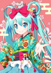  animal animal_on_head aqua_eyes aqua_hair asa_no_ha_(pattern) bell bow commentary egasumi female floral_print foreshortening fuusen_neko genjiguruma hair_between_eyes hair_ornament hair_rings hairbow hatsune_miku highres japanese_clothes jingle_bell kanzashi kikkoumon kikumon kimono kimono_skirt long_hair looking_at_viewer mouse_(animal) mouse_on_head nengajou new_year obiage obijime on_head outstretched_arm outstretched_hand pale_skin pink_background seigaiha smile solo tassel twintails unmoving_pattern upper_body very_long_hair vocaloid wide_sleeves 