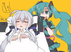  2girls :&lt; =_= @_@ bed blush breasts cleavage commentary_request evil_grin evil_smile green_eyes green_hair grey_hair grin hatsune_miku koi_wa_sensou_(vocaloid) long_hair medium_breasts megaphone multiple_girls niwakaame_(amayadori) oerba_yun_fang pantyhose pillow sleeping smile sweat translated twintails very_long_hair vocaloid yowane_haku 