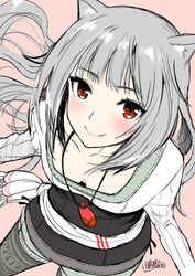  animal_ears blush breasts closed_mouth dated downblouse fang_out female floating_hair from_above grey_hair jewelry kojima_saya long_hair looking_at_viewer myuri_(spice_and_wolf) necklace oerba_yun_fang pink_background red_eyes shinsetsu_spice_and_wolf signature simple_background small_breasts smile solo spice_and_wolf standing wolf_ears wolf_girl 
