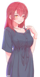  a-ka alternate_costume arm_behind_back black_dress blush bracelet breasts dress empire_waist female grin hair_ornament hairclip heart heart_necklace heterochromia highres hololive houshou_marine jewelry large_breasts long_hair looking_at_viewer necklace red_eyes red_hair short_sleeves simple_background smile solo virtual_youtuber white_background yellow_eyes 