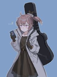  ...? ? belt black_bow black_dress black_gloves blue_background blush bow commentary_request dress female girls&#039;_frontline gloves grey_hair guitar_case hair_ornament hairbow holding holding_phone instrument_case jacket kahill korean_commentary looking_down m200_(girls&#039;_frontline) m200_(war_correspondent)_(girls&#039;_frontline) medium_hair official_alternate_costume phone purple_eyes solo white_jacket 