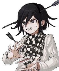  1boy arrow_(projectile) arrow_in_body arrow_in_head bad_id bad_twitter_id black_eyes black_hair checkered_clothes checkered_scarf clenched_teeth danganronpa_(series) danganronpa_v3:_killing_harmony fake_arrow_headband hair_between_eyes hands_up highres jacket long_sleeves magic_trick male_focus object_through_head oma_kokichi renshu_usodayo scarf short_hair simple_background solo straitjacket teeth upper_body white_background white_jacket 