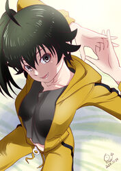  ahoge araragi_karen arms_behind_head artist_name black_eyes black_hair black_jacket black_pants black_shirt black_undershirt breasts collarbone commentary dated drawstring female foreshortening fried_egg from_above green_background hair_between_eyes hair_up hood hood_down huumoon interlocked_fingers jacket large_breasts long_hair looking_up midriff monogatari_(series) multicolored_clothes multicolored_jacket nisemonogatari open_clothes open_jacket open_mouth pants perspective shaded_face shirt side_ponytail signature single_vertical_stripe sitting smile solo stretching striped striped_background track_jacket track_pants two-tone_jacket unzipped yellow_jacket yellow_pants 