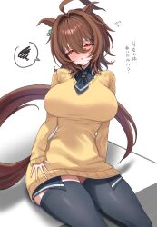  absurdres agnes_tachyon_(umamusume) ahoge animal_ears ascot black_ascot black_thighhighs breasts commentary_request female hair_between_eyes highres horse_ears horse_girl horse_tail large_breasts long_sleeves looking_at_viewer open_mouth red_eyes short_hair simple_background sitting solo sweater tail takatu_nanto thighhighs translation_request umamusume white_background yellow_sweater 