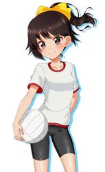  alternate_hairstyle arm_behind_back bad_id bad_twitter_id ball bike_shorts black_shorts bow brown_eyes brown_hair closed_mouth commentary_request cowboy_shot female girls_und_panzer gym_shirt gym_uniform hair_up hairbow hand_on_own_hip highres holding holding_ball isobe_noriko looking_at_viewer partial_commentary shadow shirt short_hair short_ponytail short_sleeves shorts simple_background smile solo standing t-shirt tanutika volleyball volleyball_(object) white_background white_shirt yellow_bow 