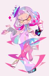  +_+ amakusa_(hidorozoa) black_gloves boots bright_pupils commentary_request crown dress female fingerless_gloves full_body gloves grey_background hands_up inkling looking_at_viewer partial_commentary pearl_(splatoon) pink_hair sharp_teeth short_hair simple_background smile solo splatoon_(series) splatoon_2 standing standing_on_one_leg teeth thighhighs yellow_eyes zipper 