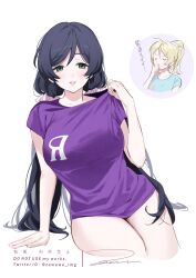  2girls ayase_eli blonde_hair check_translation commentary_request green_eyes hair_ornament hair_scrunchie highres love_live! love_live!_school_idol_project multiple_girls pink_scrunchie purple_hair purple_shirt scrunchie shirt simple_background smile thighs tojo_nozomi translation_request watermark white_background white_scrunchie yuri zawawa_(satoukibi1108) 