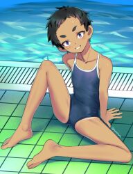  black_hair blue_one-piece_swimsuit dark-skinned_female dark_skin female flat_chest grin highres knee_up looking_at_viewer new_school_swimsuit on_ground one-piece_swimsuit original pool purple_eyes ryou@ryou school_swimsuit short_hair sitting smile solo swimsuit tan thick_eyebrows tomboy very_short_hair water 