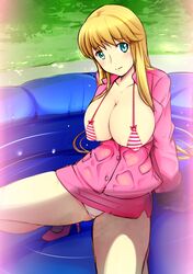  akimoto_katherine_reiko bikini blonde_hair blue_eyes blush breasts cleavage closed_mouth cloud covered_nipples day female hand_on_own_hip katori_(mocchidou) kochikame large_breasts long_hair looking_at_viewer solo swimsuit wet 